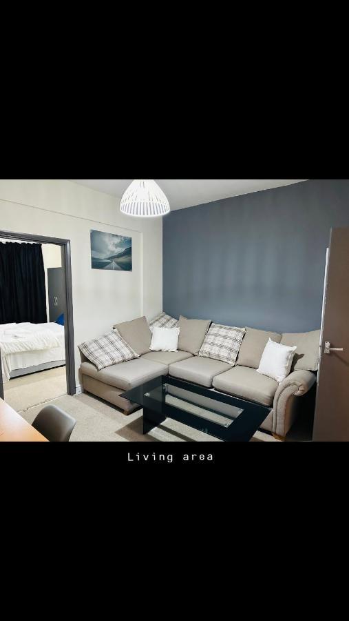 2 Bedroom Double Bed In East 伦敦 外观 照片
