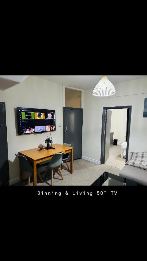 2 Bedroom Double Bed In East 伦敦 外观 照片